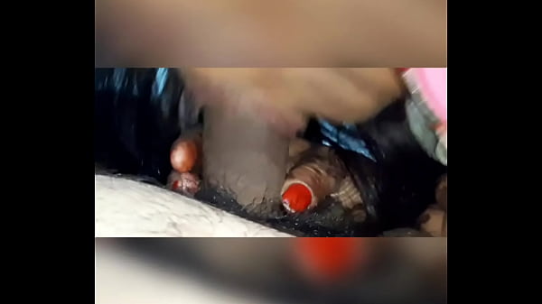 भारतीय प्रेमिका चूस रही है