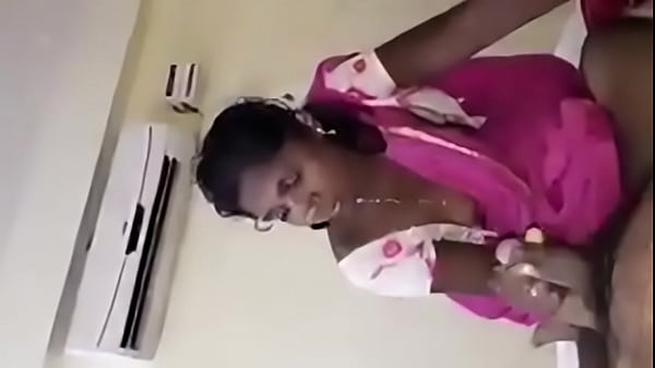 गर्म देशी आंटी का मुंह से लंड चूसना