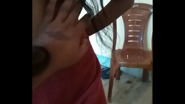 रेसॉर्ट में गर्म देशी लड़की