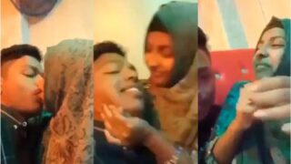 कराची की 18 साल की जवान लड़की अपने प्रेमी के साथ जोशीले चुंबन में लिपटी