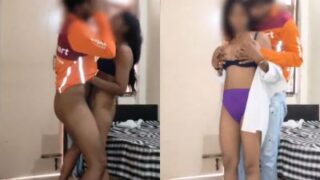 डिलीवरी लड़का और उसकी देसी ग्राहक का गर्मागरम वायरल सेक्स वीडियो