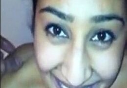 दिल्ली की लड़की बाथरूम में अपने बॉयफ्रेंड को देती है देसी सुख