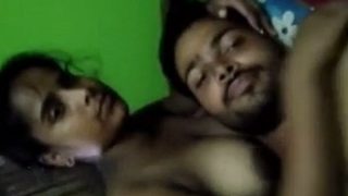 बंगाली जोड़ा घर में क्वारंटीन का मज़ा ले रहा