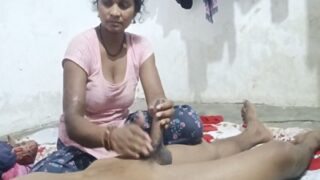 भाभी ने देबर को तेल से मालिश करके चोदा गर्म देसी सेक्स वीडियो में