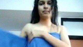 भारतीय कामकाजी महिला छात्रावास की लड़की मेघना का उत्तेजक स्ट्रिपटीज