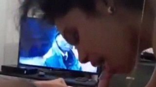 सौतेले बेटे का लंड चूसती हुई भारतीय सौतेली माँ