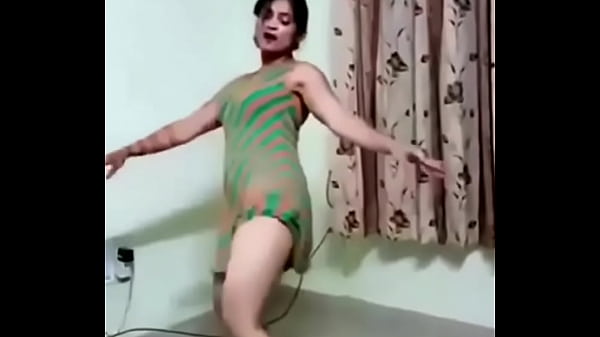 गर्म देसी लड़की का सेक्सी डांस