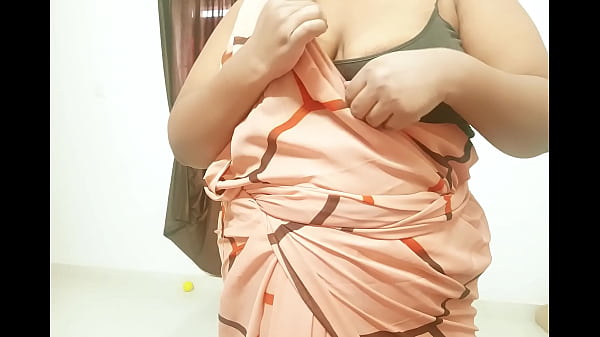 देसी बेटी ने सीने की गर्माहट अपने सौतेले पिता को दिखाई