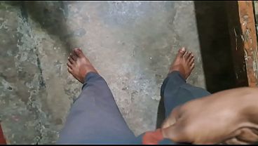बाथरूम में देसी गर्लफ्रेंड ने चूसा अपने बॉयफ्रेंड का लंड