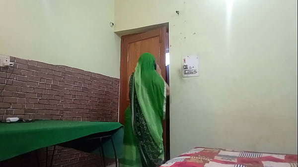 गरमा देसी डिलीवरी वाली का साथ जंगली चुदाई