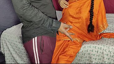 गर्म देशी भाभी की चूत की तड़प मिटाएं