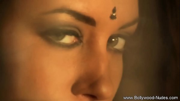 बॉलीवुड की गर्म सेक्सी रंगीनियाँ