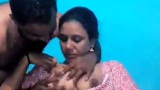 अध्यापिका का गर्म वीडियो – ठेकेदार के साथ जोशीला अश्लील अदाएँ