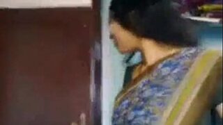 एक तमिल औरत अपने देवर को जल्दी से चोदती है भारतीय बॉयफ्रेंड वीडियो में