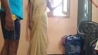 केरल की एक गर्म औरत अपने पड़ोसी के लंड के लिए अपने पति को धोखा देती है