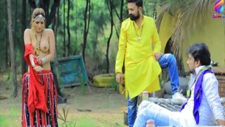 गाँव की गर्मी का मजा लेने वालों के लिए बेहतरीन देसी अश्लील फिल्म