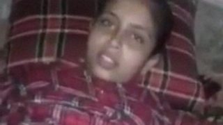 गाँव की चिकनी चूत वाली लड़की को गाना गाते हुए चोदना