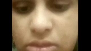 पागल भारतीय बीवी मोबाइल पर वीसी सेक्स शो में बेवफाई करती है