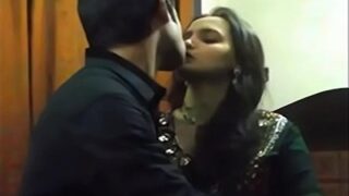 मुंबई की गर्म लड़की का चुदाई का मज़ा, बॉयफ्रेंड का लंड लेते हुए