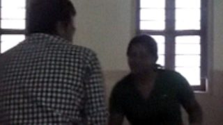 साड़ी उतारकर पति के साथ मस्ती करती भारतीय बीवी