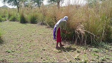 पति तो अच्छा है, पर तू तो अपनी साली को पक्की रंडी बनाने पर तुली है। सुन, तेरी सुहागरात की गर्म तस्वीरें हमारे पास हैं, जब हमने तुझे देसी टॉप टेन की तरह चोदा था।