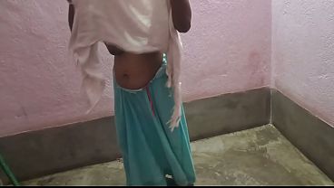 गर्म देसी नई सुपर सेक्सी लड़की लंबा केला चूसने वाली