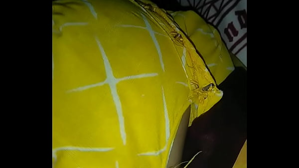 रात की अँधेरी गलियों में भटकती देसी बीवी