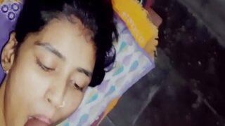 Bf अपनी देसी Gf की शेव्ड चूत में Xxx वीडियो में जोरदार ड्रिल करता है