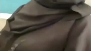 एक चूतिया लड़का पहली बार अरबी रंडी को चोदता है