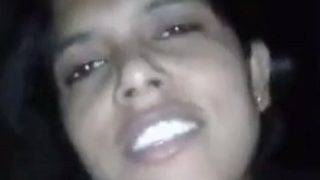 गर्म देसी गांड पर नटखट चूची का झूलना