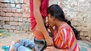 गाँव की भोली भाली लड़की को खुले में चोदता है उसका प्रेमी, देसी पोर्न