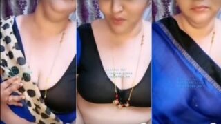 दक्षिण भारतीय मालिन कैमरे पर अपने उघारे देसी कुच दिखाती है