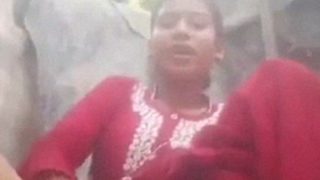 देहाती बंगालन लड़की हरी गाजर से चूत मसाज करती हुई सेक्स वीडियो