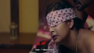 भारतीय सेक्स वेब सीरीज में पत्नी की आँखों पर पट्टी बाँधकर पति उसकी चुदाई करता है