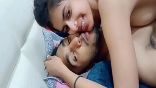 होटल के कमरे में नवविवाहित जोड़े की देह की प्यासी लड़ाई का एमएमएस