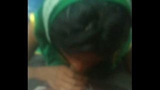 देसी आंटी भिखारन लोकल ट्रेन में चुदाई