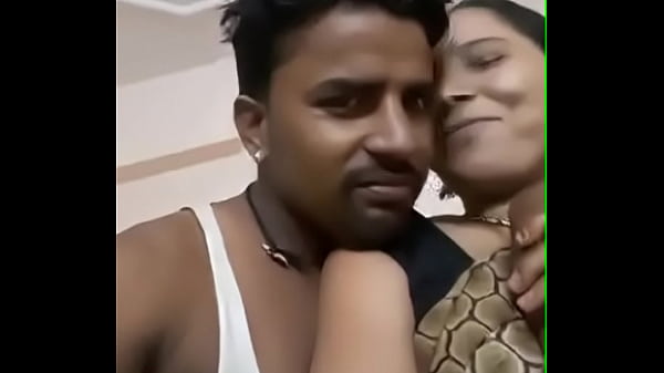 दबा देसी आंटी के बड़े भारी गोले