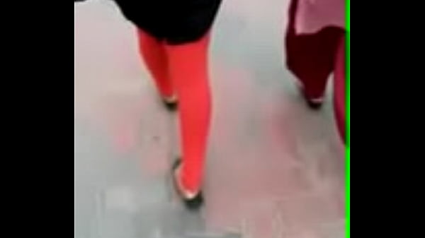देसी बंगाली माल रोड पे लटके-झटके से खिल्ली उड़ाती
