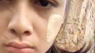 असमी गर्ल की बालों वाली चूत पर बाहर जोरदार चुदाई
