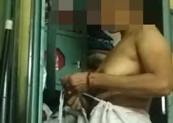 तमिल मामी का बिना कपड़ों का अकेला ड्रेसिंग वीडियो, देखते ही खून खौल जाए