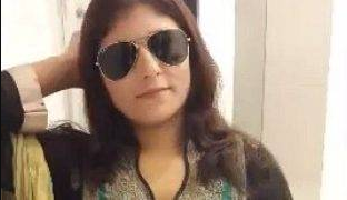 पाकिस्तानी हॉटी होटल में सलवार कमीज़ में फंस गई