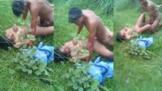 बाहर के मैदान में एक रंडी का कॉलेज के लड़कों के साथ चुदाई का वीडियो