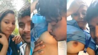 बाहर कॉलेज की छोरी के दूध चूसने का मजा