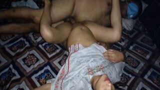 भाभी को जोर-जोर से चोदते हुए देसी मर्द का सेक्स Mms