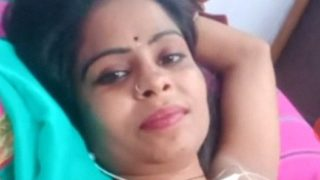 मलयाली बीवी का नंगा वीडियो कॉल लीक, देखो कैसे हिला रही है