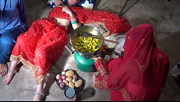 Xxx भारतीय स्टेप देसी माँ की किचन में जोरदार चुदाई, गंदी हिंदी बातों के साथ गरमा गरम सेक्स Xxx