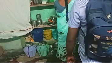भारतीय छात्र घर में आंटी के साथ चुदाई