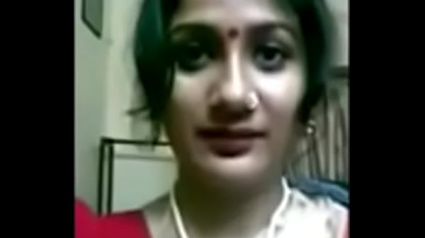 देसी बड़े दूध वाली बंगाली घर की औरत