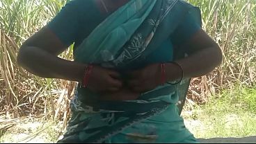 भारतीय गृहिणी का गेस्ट हाउस में खुले आसमान के नीचे गंदा खेल